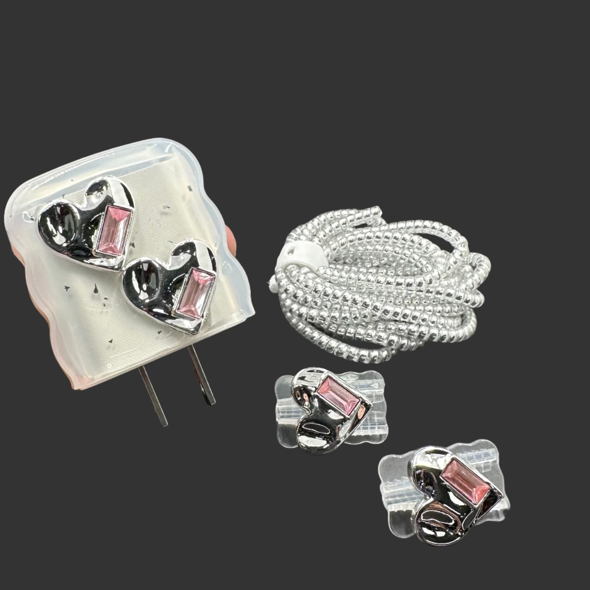 Protector Cargador Iphone 20w Corazon Plateado con Raya Rosada