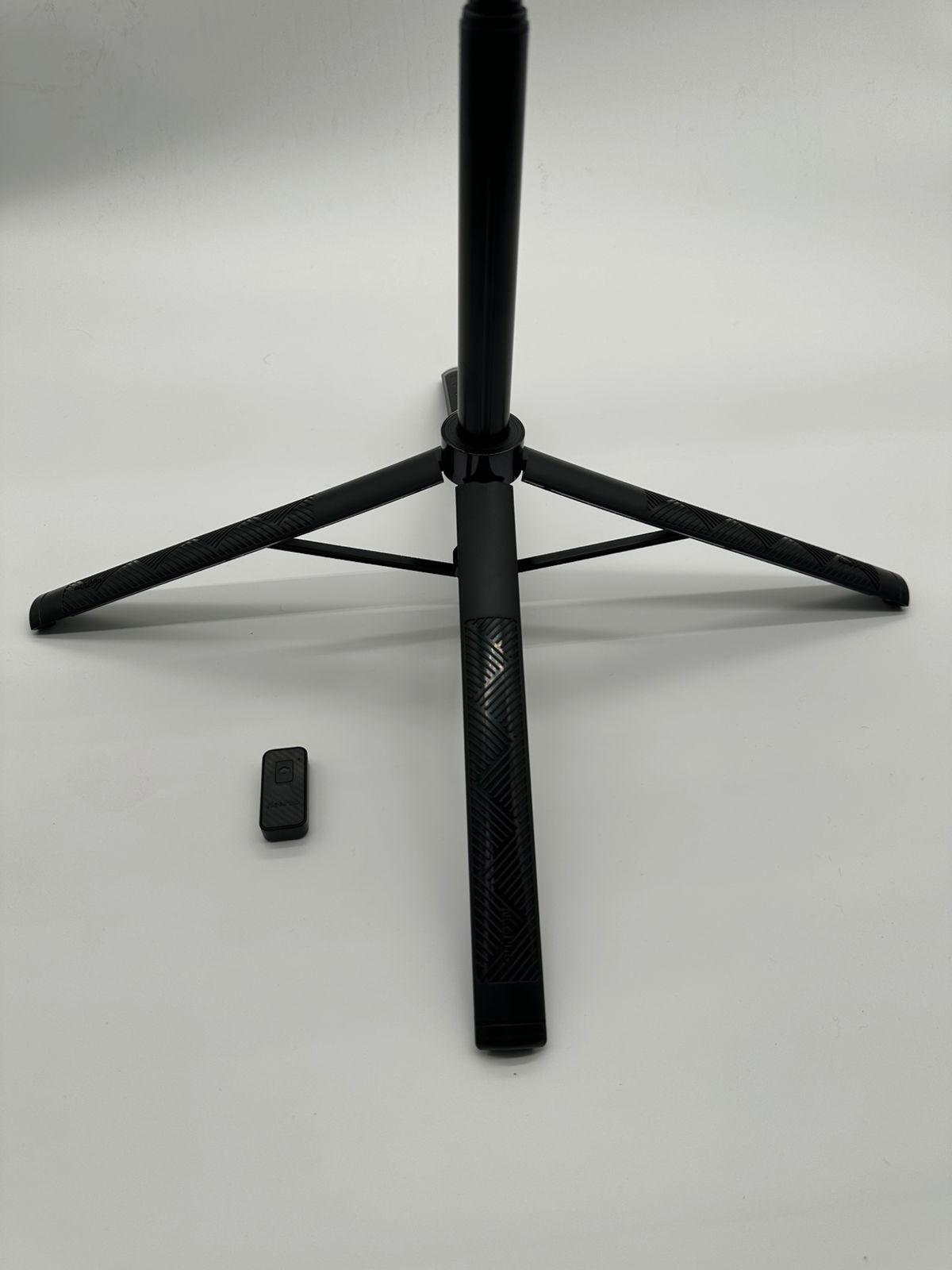 Aro de Luz + Selfie Stick L16 vista 3 - MyTechCell Colombia